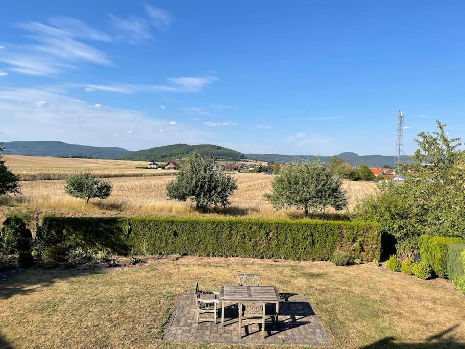 Ferienwohnung Leuchtbergblick Mit Terrasse Und Pkw Stellplatz Eschwege Exterior photo